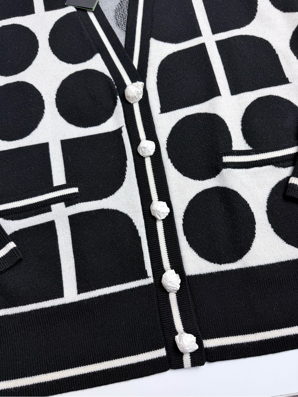Kate Spade New York Noel Logo Cardigan Sweater NWT Size Large - Picture 9 of 11